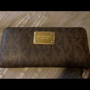 Michael Kors Zip-Up Wallet